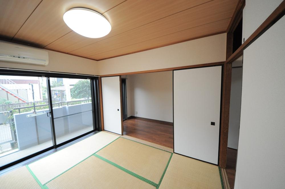 Non-living room. Local (12 May 2013) Shooting