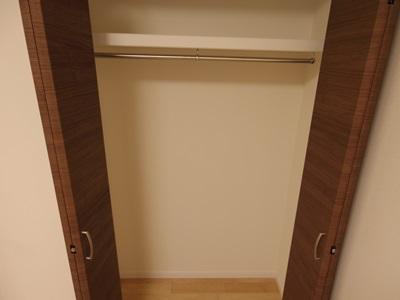 Receipt. Indoor (10 May 2013) Shooting Western-style housing (1)