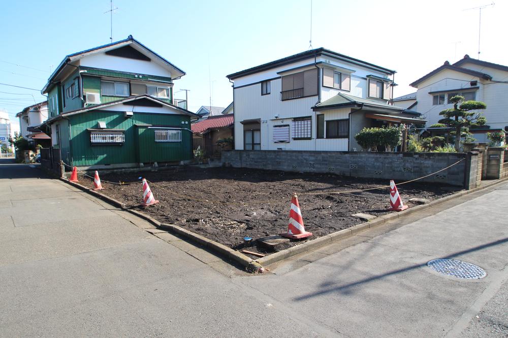 Local photos, including front road. Local (11 May 2013) Shooting