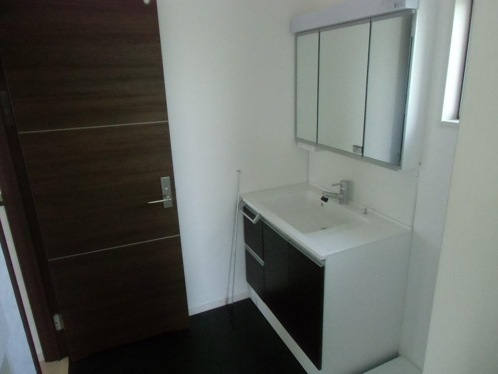 Wash basin, toilet. Indoor (June 2013) Shooting