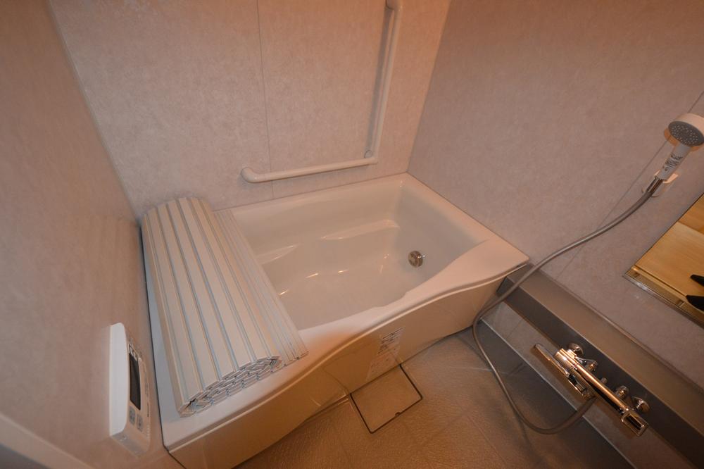 Bathroom. Local (12 May 2013) Shooting