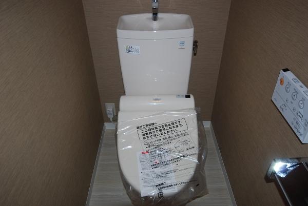 Toilet. Indoor (12 May 2013) Shooting