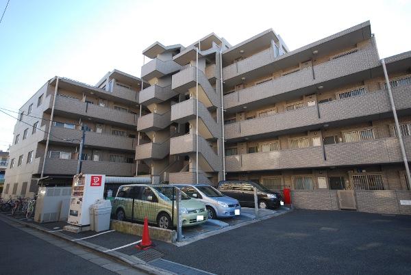 Local appearance photo. Local (12 May 2013) Shooting