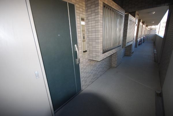 Entrance. Local (12 May 2013) Shooting