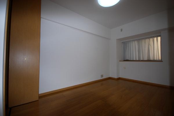 Non-living room. Indoor (12 May 2013) Shooting