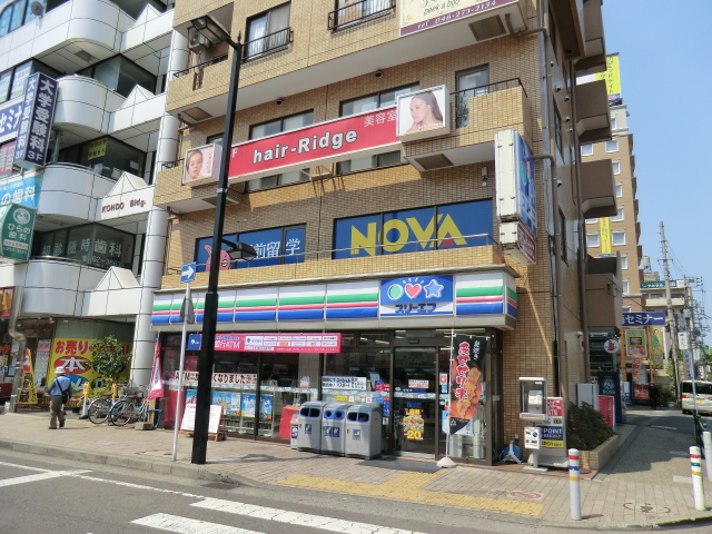 Convenience store. Three F Yamato Ekimae up (convenience store) 71m