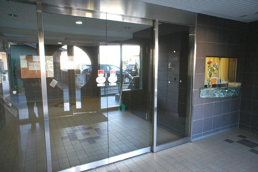 Entrance. Common areas