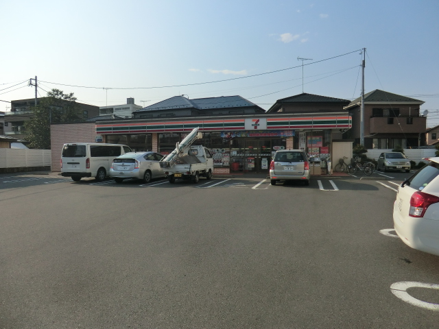 Convenience store. 406m to Seven-Eleven (convenience store)