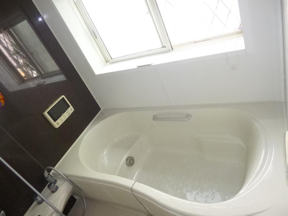 Bathroom. Bathroom TV terrestrial digital settled Local (August 2013) Shooting