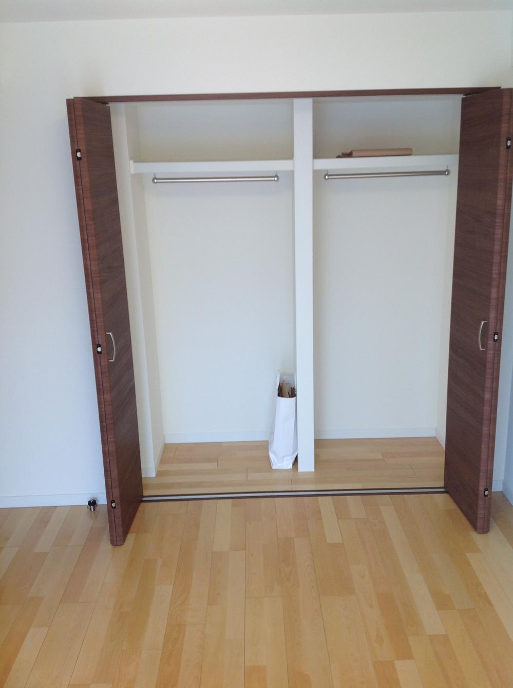 Receipt. Western-style housing (10 May 2013) Shooting