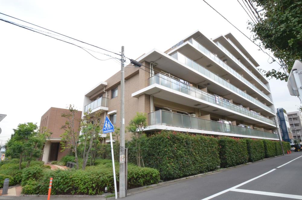 Local appearance photo. Local (11 May 2013) Shooting