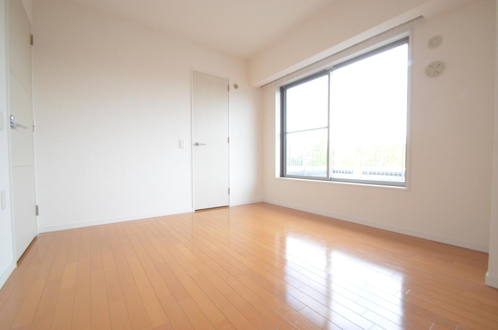 Non-living room. Indoor (11 May 2013) Shooting