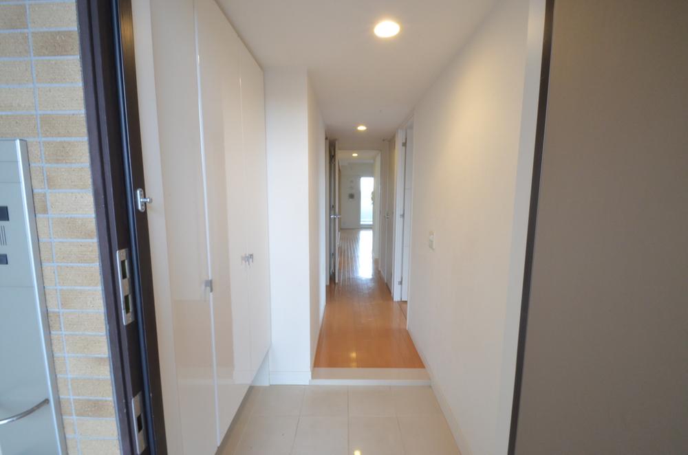 Entrance. Local (11 May 2013) Shooting