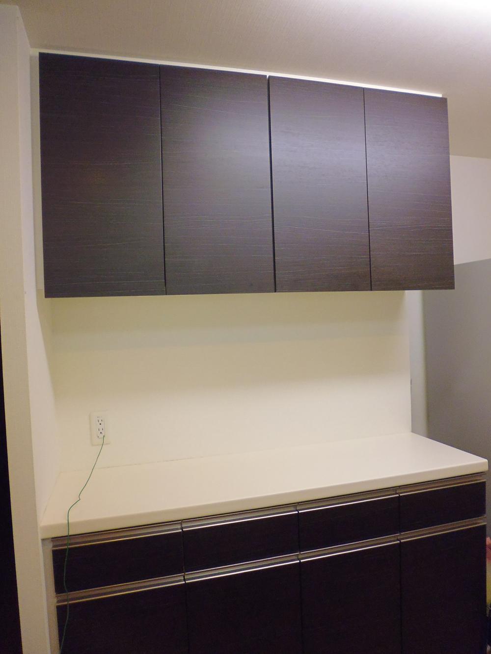 Kitchen. Installing a storage convenient cupboard (cupboard) in the kitchen (optional construction).