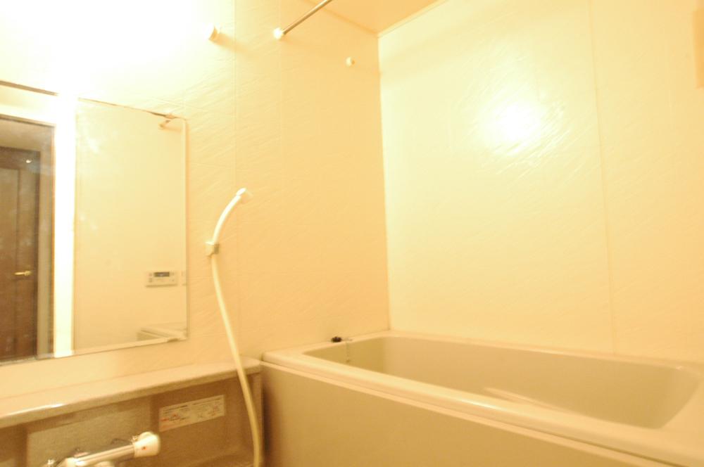 Bathroom. Please take your tired of the day stretched out his leg in a large bath