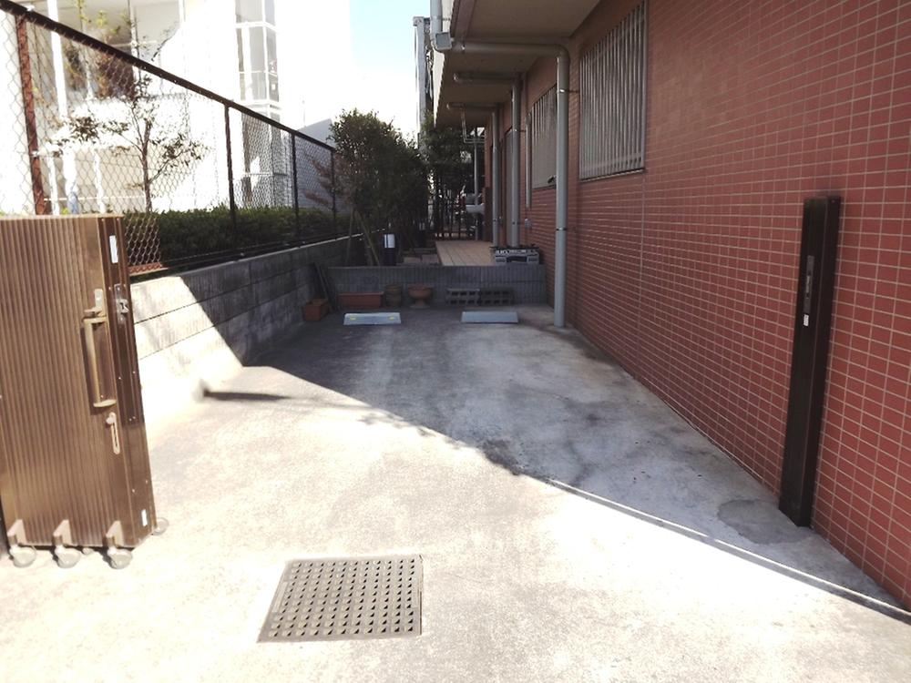 Parking lot. Private Car port 1 cars