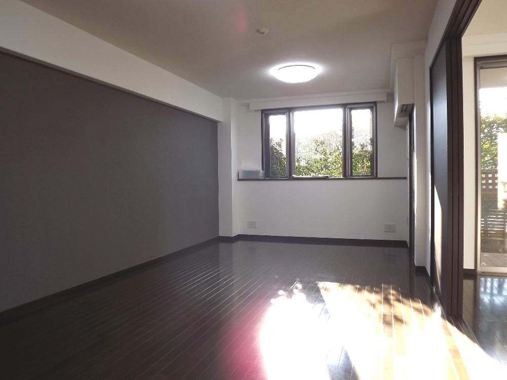 Living. About 12.8 Pledge of spacious living-dining