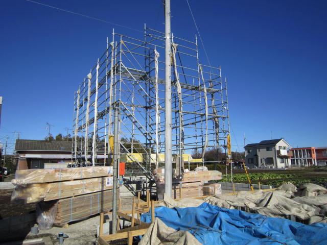 Local photos, including front road. Local (12 May 2013) Shooting