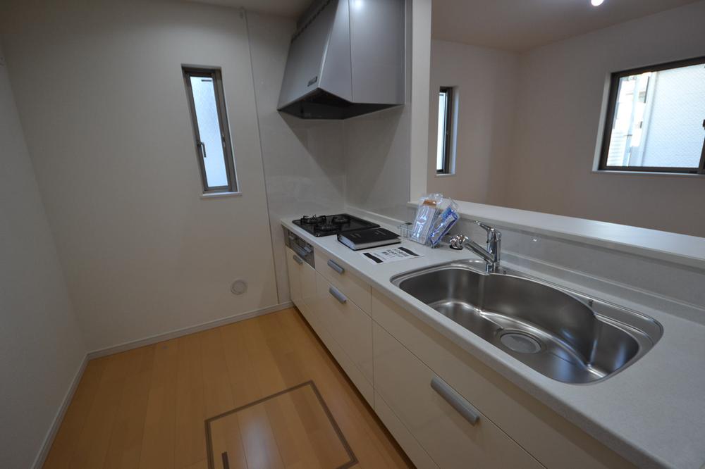 Kitchen. Indoor (12 May 2013) Shooting