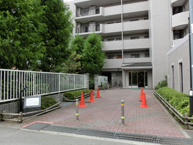 Local appearance photo. Local (10 May 2013) Shooting