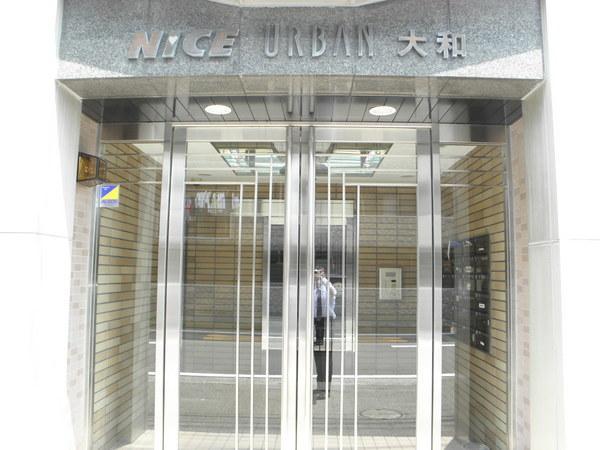 Entrance. Common areas