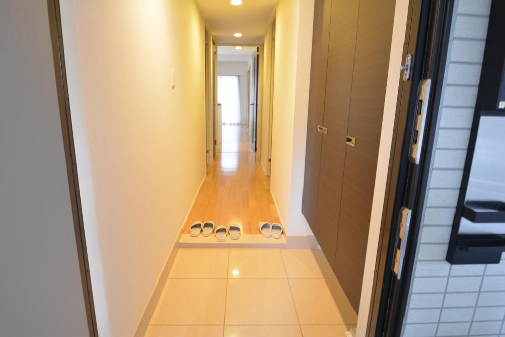 Entrance. Local (11 May 2013) Shooting