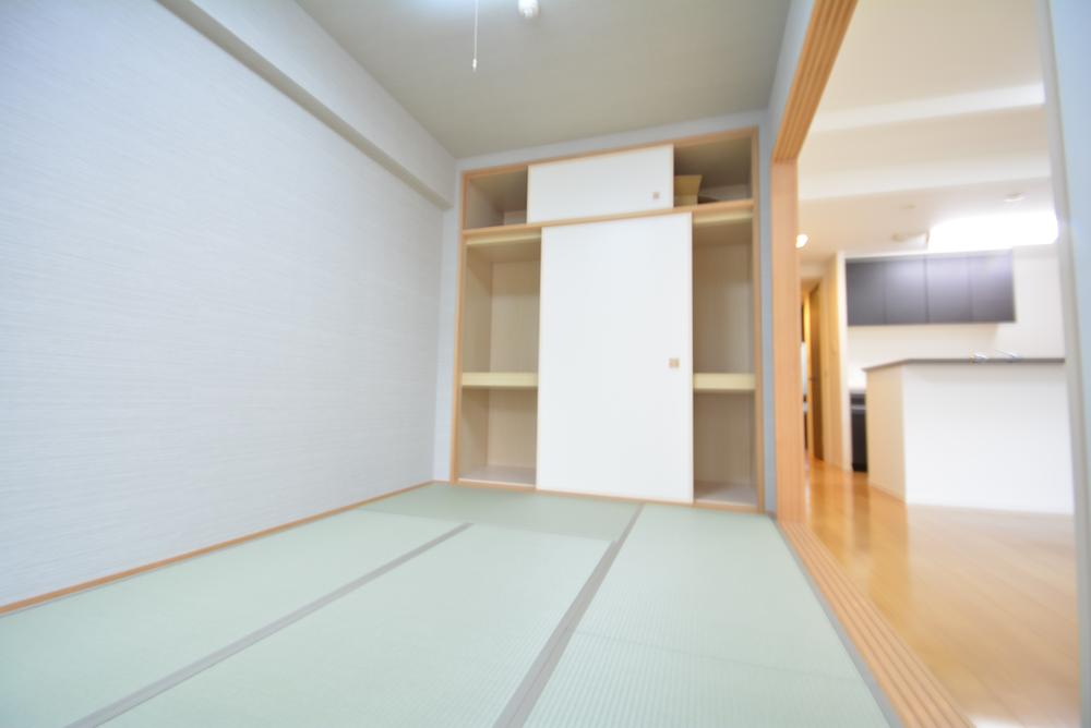 Non-living room. Indoor (11 May 2013) Shooting