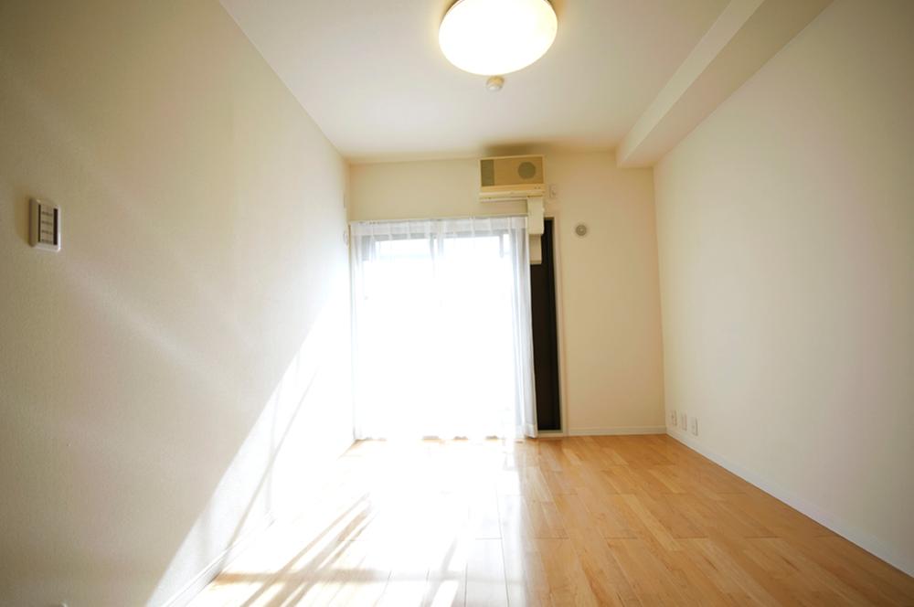 Non-living room. Indoor (12 May 2013) Shooting