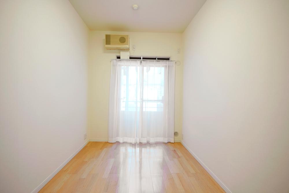 Non-living room. Indoor (12 May 2013) Shooting