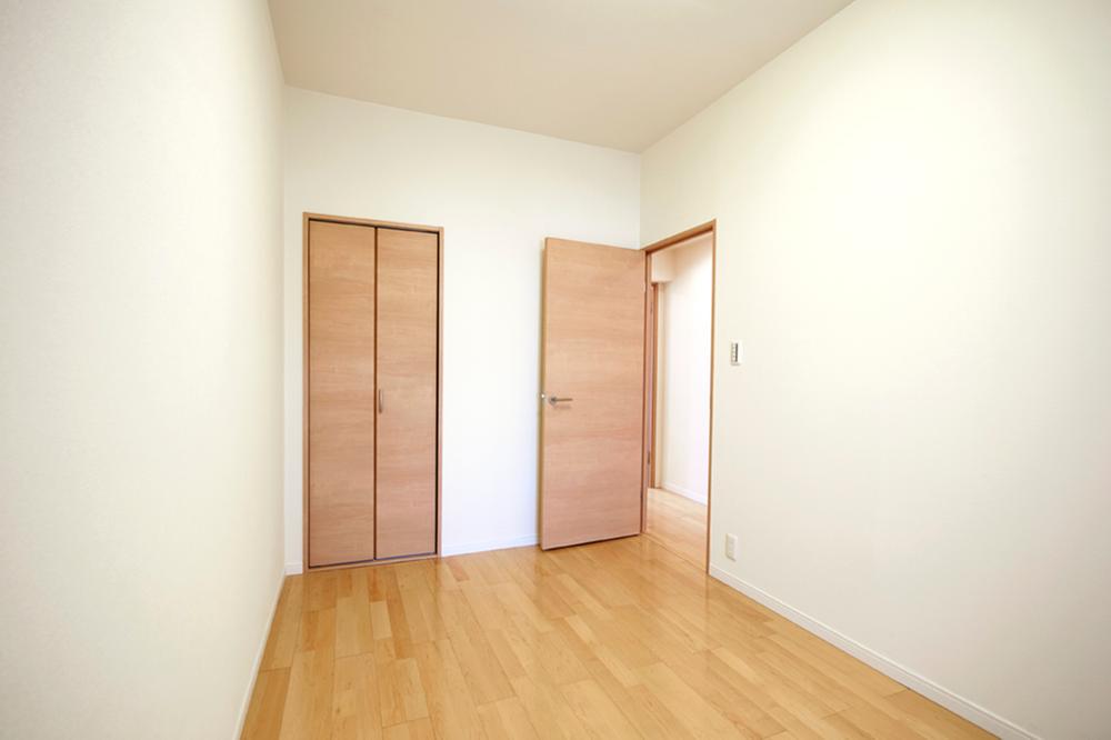 Non-living room. Indoor (12 May 2013) Shooting