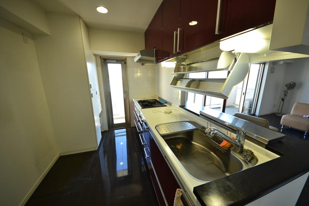 Kitchen. Indoor (12 May 2013) Shooting