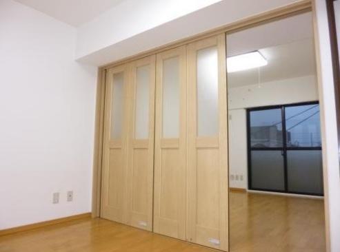 Non-living room. Floor plan be changed to suit the application!