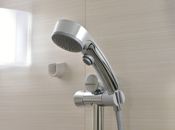 Bathing-wash room.  [Spray shower with switch that can be easily water-saving] Bathroom shower, Simply press the button grip of the shower head, It is easy switching of the water discharge and water stop, It has excellent water-saving properties.