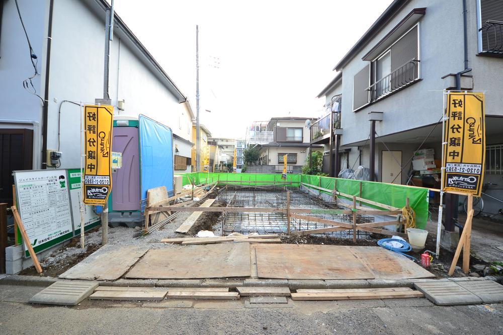 Local photos, including front road. Local (10 May 2013) Shooting