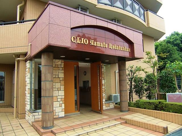 Entrance. Common areas