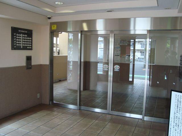 Entrance. Common areas