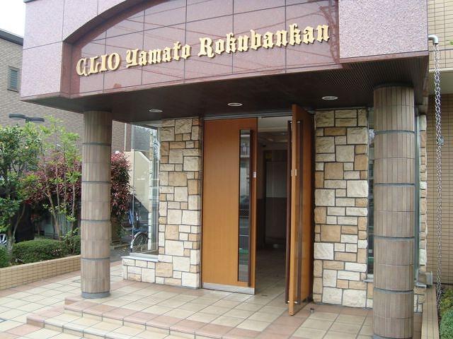 Entrance. Common areas