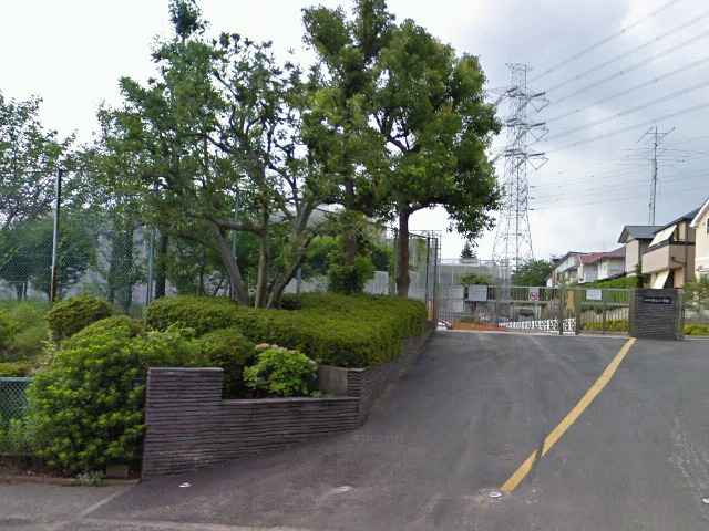 Primary school. 嶮山 up to elementary school (elementary school) 200m