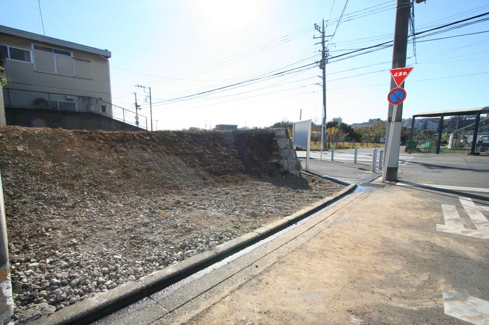 Local photos, including front road. Local (11 May 2013) Shooting