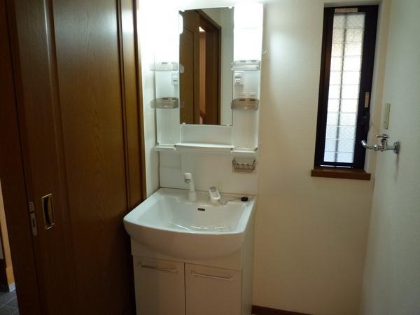 Wash basin, toilet