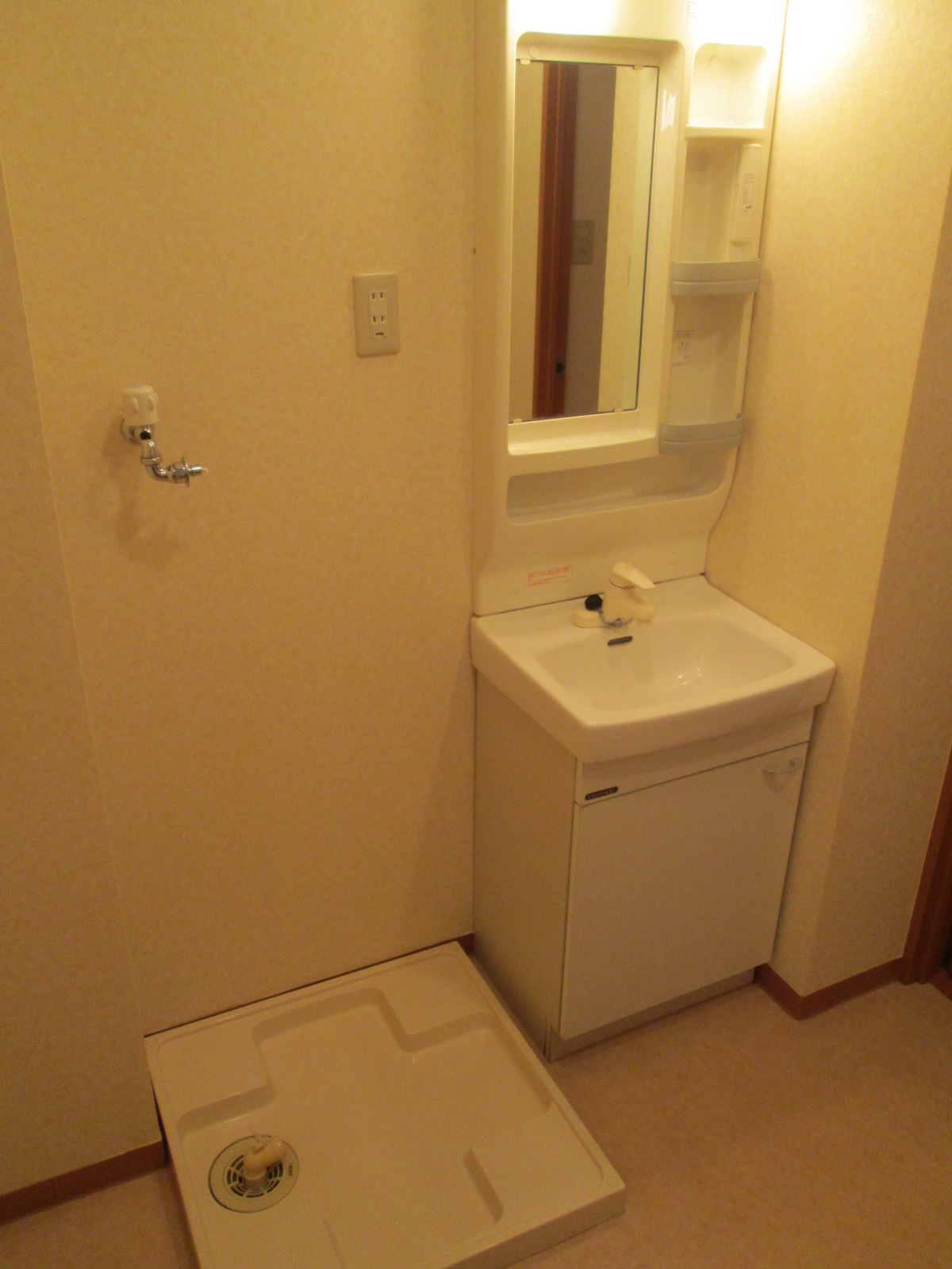 Washroom. Indoor Laundry Area independent wash basin