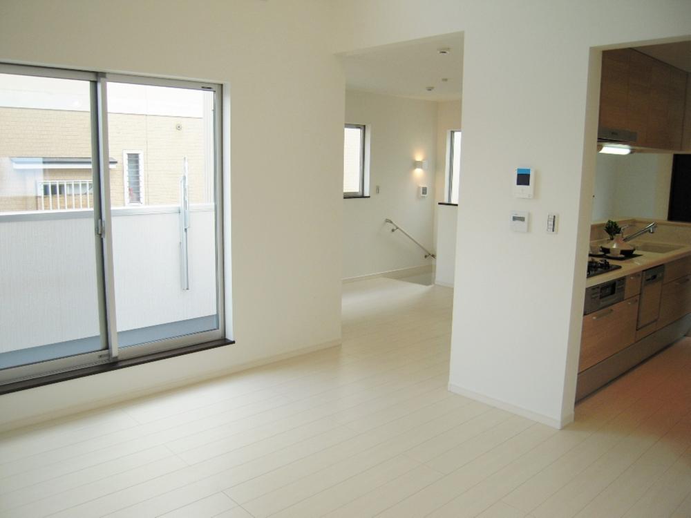 Living. Building 2 living