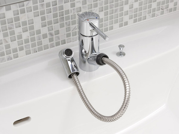 Bathing-wash room.  [Single lever mixing faucet] Quantity of water ・ Simple single lever mixing faucet is regulation of water temperature. Since the nozzles of the head is extended, It is very convenient to clean such as basin bowl.