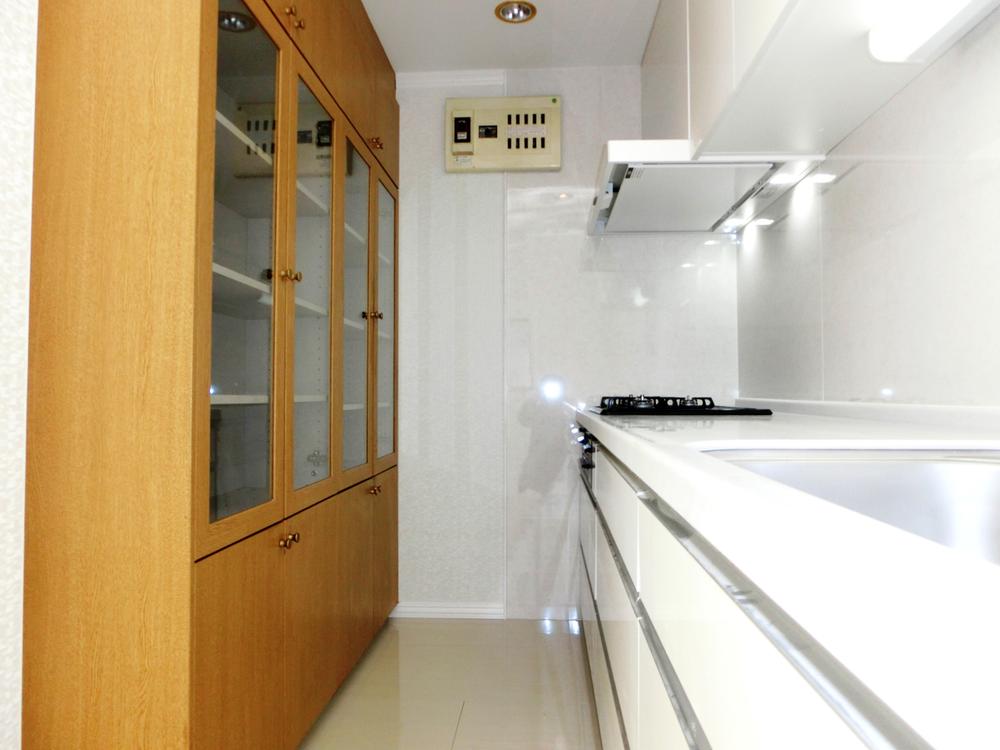 Kitchen. Storage with kitchen