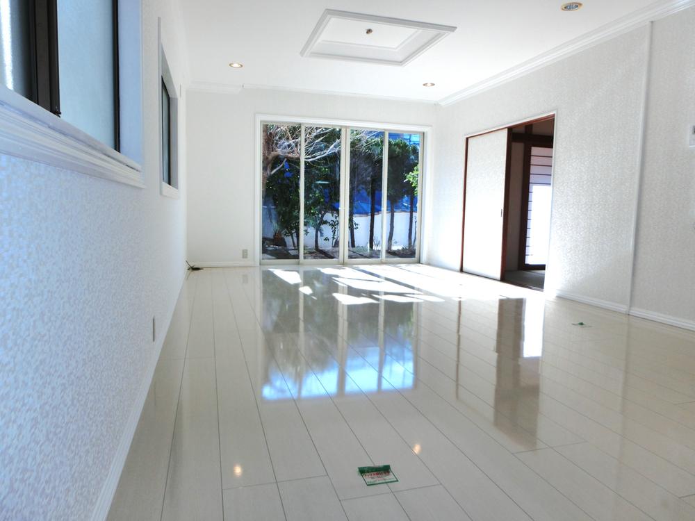 Living. Full renovation housing. Interior We finally completed. White is the floor of the living room. (You Yes again beam. )