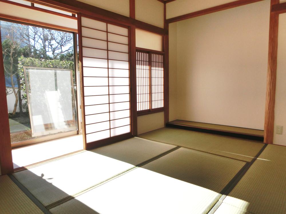 Non-living room. Bright Japanese-style room 6 quires