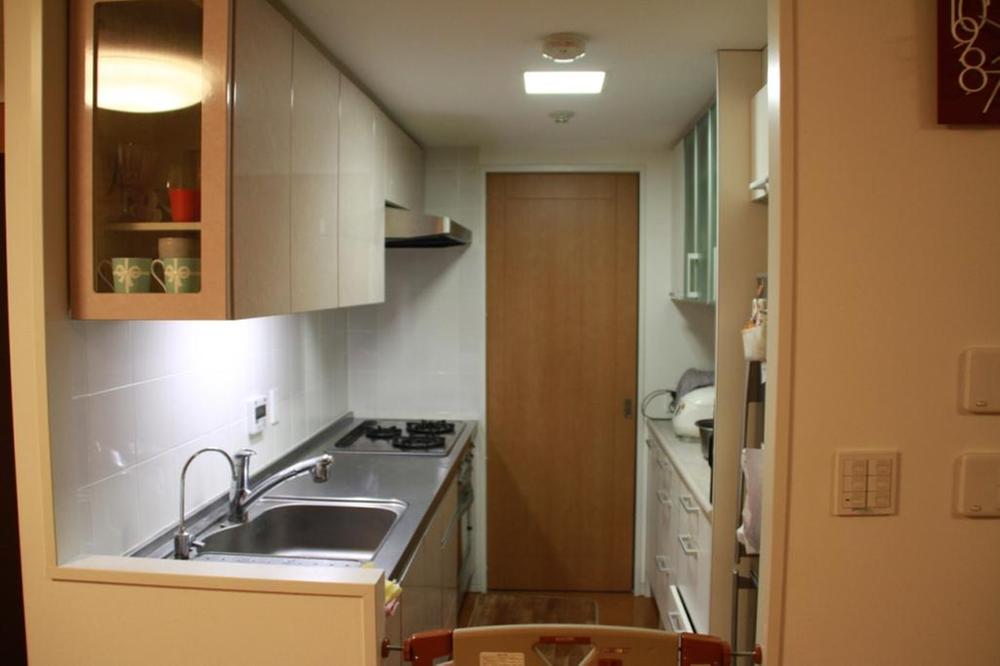 Kitchen. Indoor (11 May 2013) Shooting