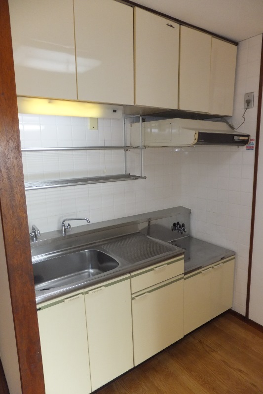 Kitchen. Gas two-burner can be installed ☆