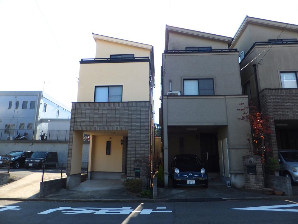 Local appearance photo. Good location from Eda Station 3-minute walk. Commute, Shopping is very convenient, such as. Siemens in front 6.5m public roads. It is a quiet residential area. 