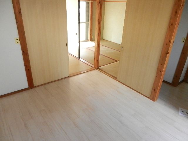 Living and room. Japanese-style room from DK